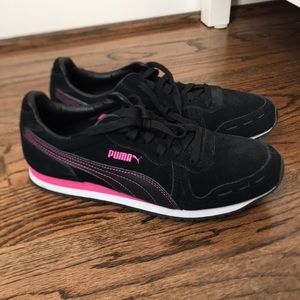 Puma Women’s Cabana Racer Suede Black w/Fuchsia 9